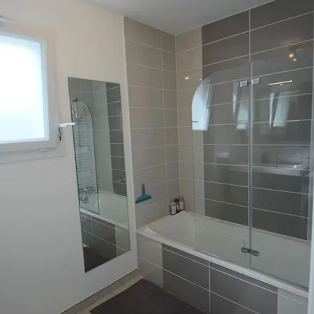 T3 75 M2 3 Chambres, Balcon, Aix Les Bains 艾克斯莱班