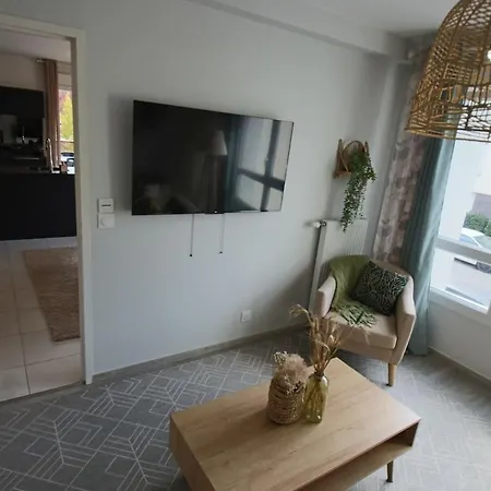 T3 75 M2 3 Chambres, Balcon, Aix Les Bains * 艾克斯莱班