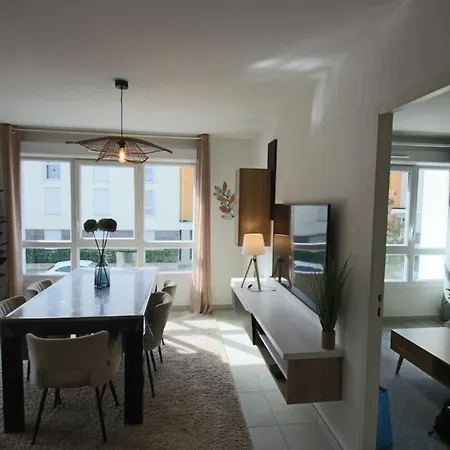 T3 75 M2 3 Chambres, Balcon, Aix Les Bains 艾克斯莱班
