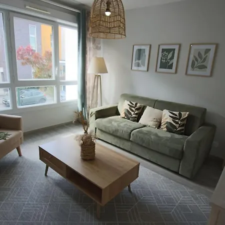 T3 75 M2 3 Chambres, Balcon, Aix Les Bains 艾克斯莱班