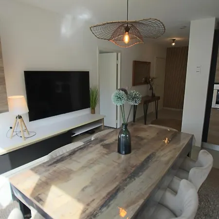 T3 75 M2 3 Chambres, Balcon, Aix Les Bains *